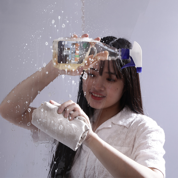 Glass cleaner water